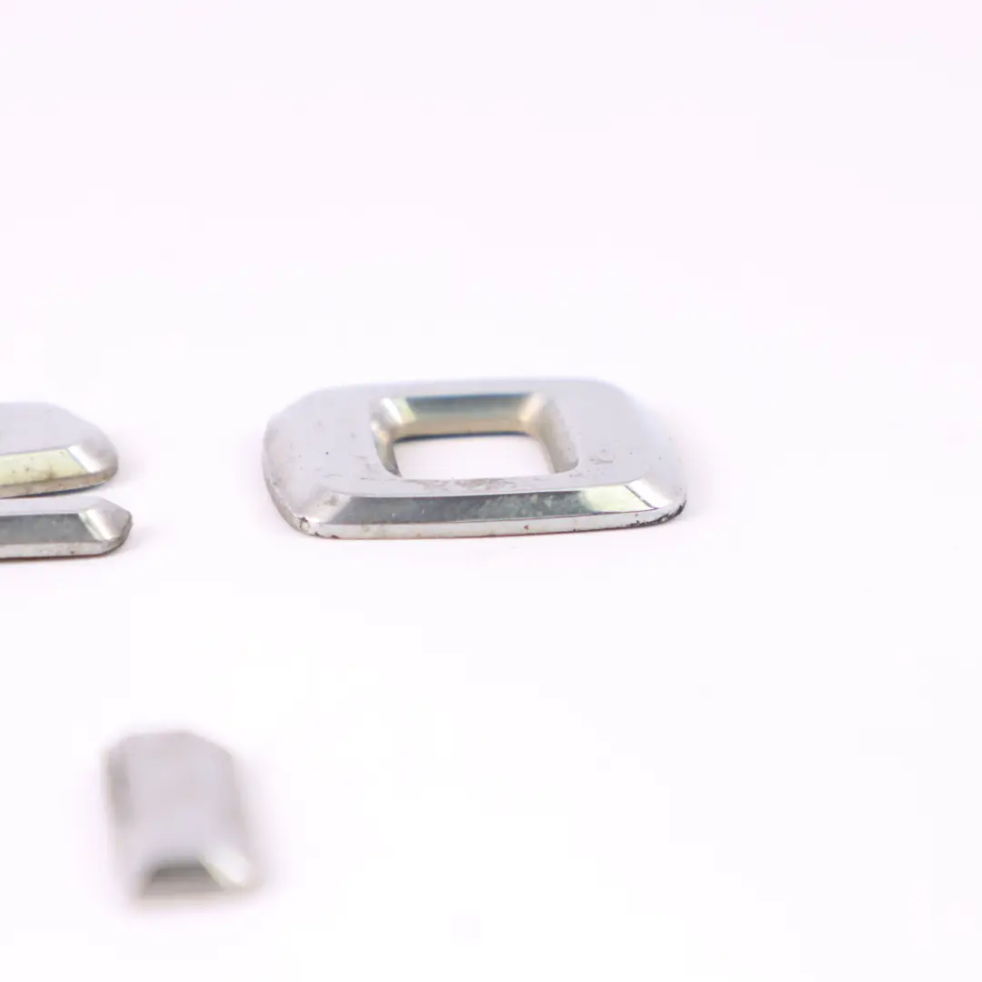 Kofferraum Emblem hinten aufgeklebt Plakette für Mercedes W251 mit Teilenummer A2518170115 Mercedes W251 Kofferraum Emblem hinten aufgeklebt Plakette - SKU A2518170115 - Teilenummer A2518170115