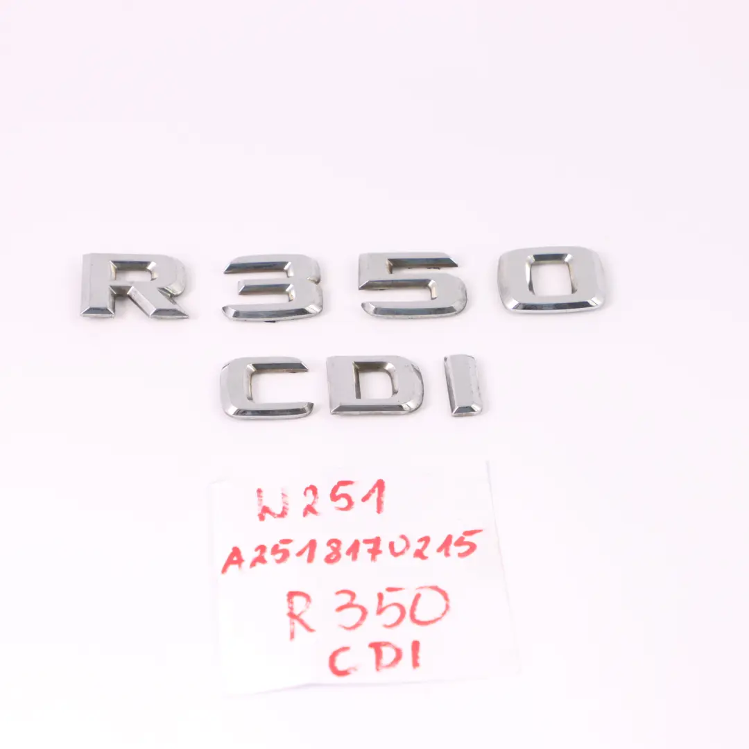 Emblema bagagliaio posteriore aderente R350 CDI per Mercedes W251 con numero di parte A2518170215 Mercedes W251 Emblema bagagliaio posteriore aderente R350 CDI - SKU A2518170215 - Numero di parte A2518170215