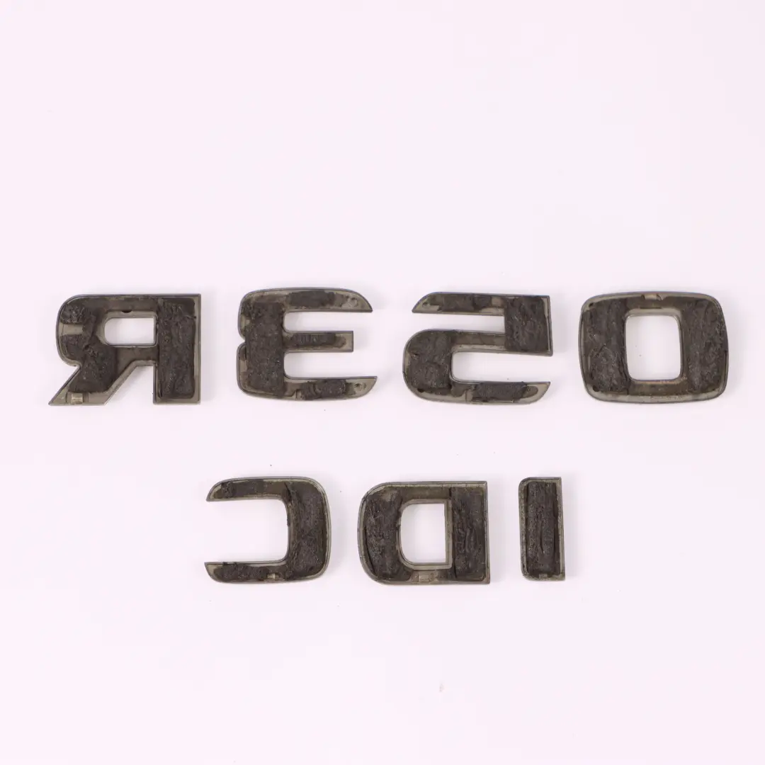 Emblema bagagliaio posteriore aderente R350 CDI per Mercedes W251 con numero di parte A2518170215 Mercedes W251 Emblema bagagliaio posteriore aderente R350 CDI - SKU A2518170215 - Numero di parte A2518170215