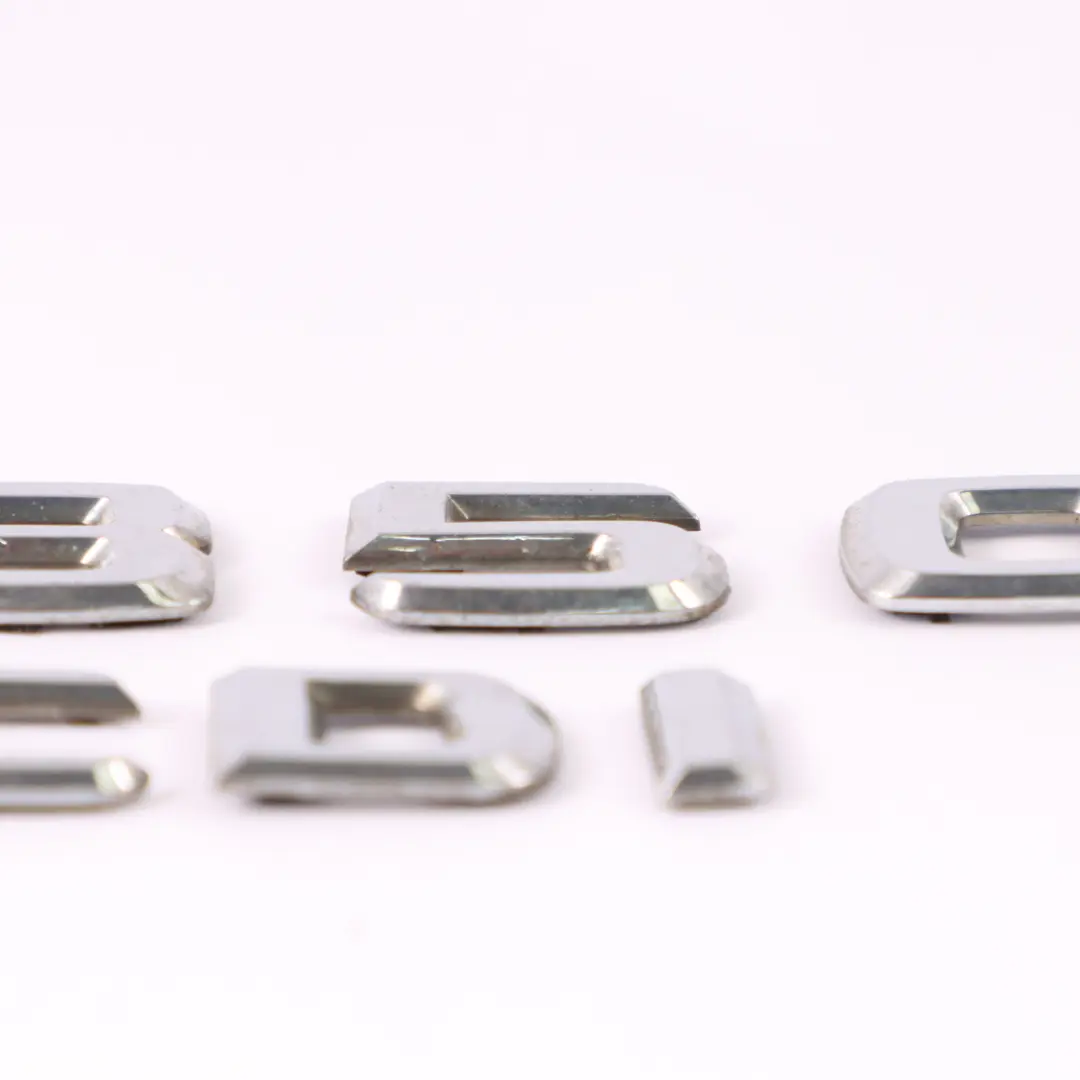 Kofferraum Emblem hinten aufgeklebt Plakette R350 CDI für Mercedes W251 mit Teilenummer A2518170215 Mercedes W251 Kofferraum Emblem hinten aufgeklebt Plakette R350 CDI - SKU A2518170215 - Teilenummer A2518170215