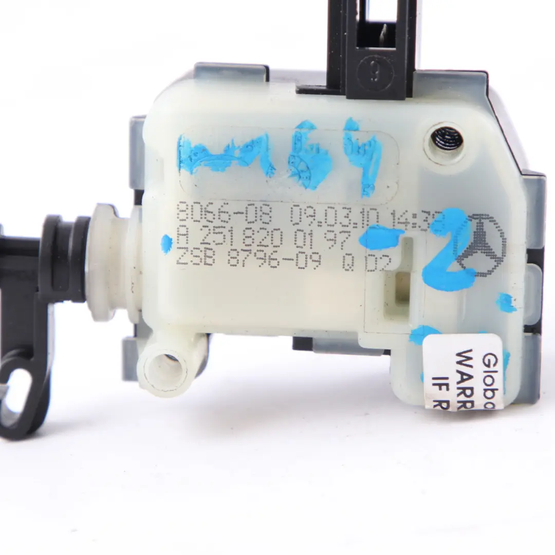 Mercedes ML W164 W221 Moteur de déclenchement de la trappe carburant - SKU A2518200197-2 - Numéro de pièce A2518200197