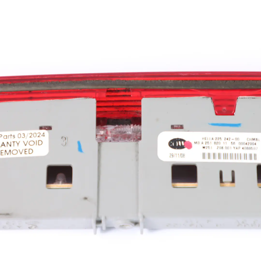 Luz de Freno Mercedes W251 W164 Tercera Luz de Freno Trasera Central para con número de pieza A2518201156 Luz de Freno Mercedes W251 W164 Tercera Luz de Freno Trasera Central - SKU A2518201156 - Número de pieza A2518201156