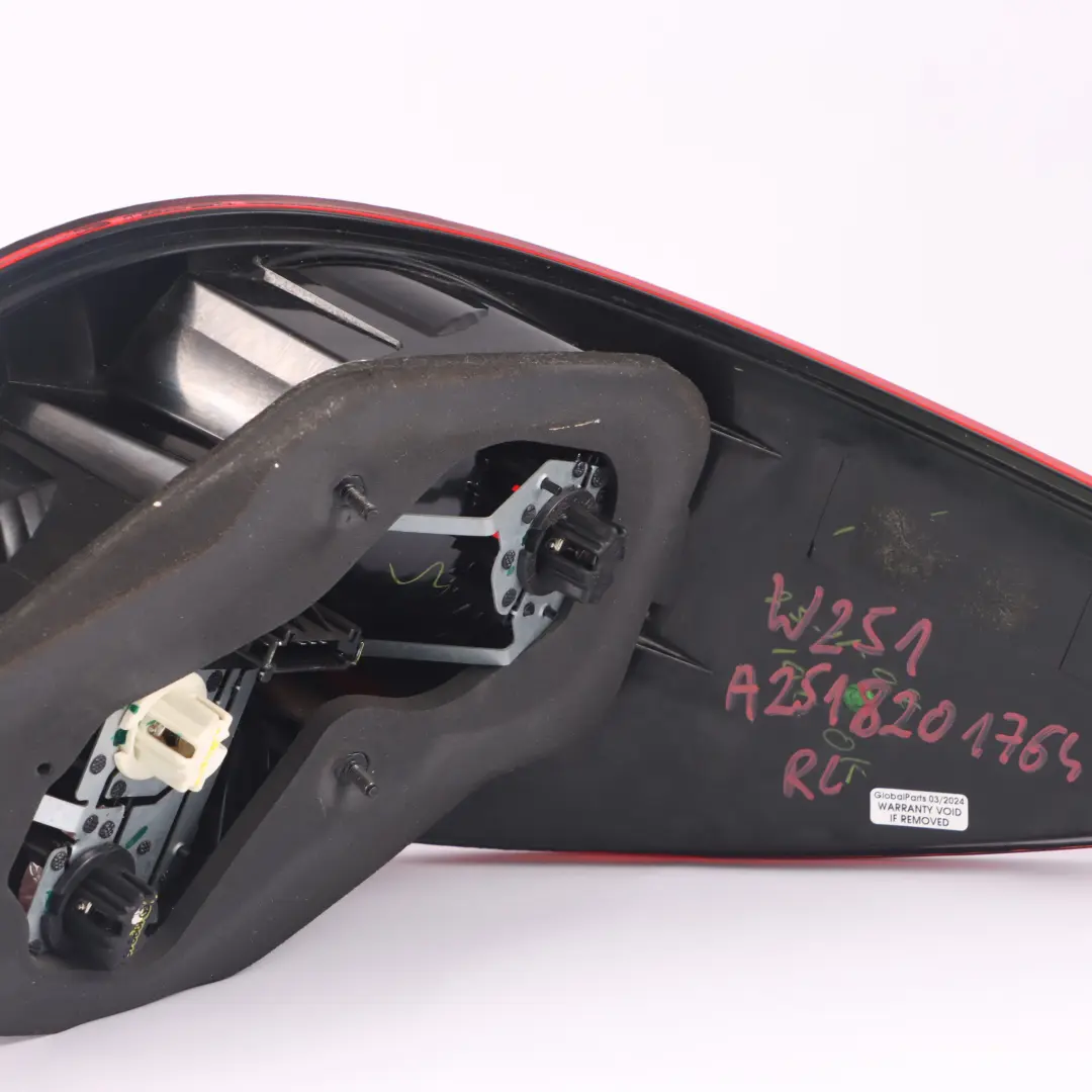 Luz Trasera Izquierda Panel lateral de luces traseras para Mercedes W251 con número de pieza A2518201764 Mercedes W251 Luz Trasera Izquierda Panel lateral de luces traseras - SKU A2518201764 - Número de pieza A2518201764