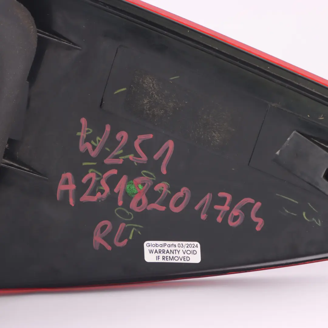 Rückleuchte links Rücklicht Seitenwand für Mercedes W251 mit Teilenummer A2518201764 Mercedes W251 Rückleuchte links Rücklicht Seitenwand - SKU A2518201764 - Teilenummer A2518201764