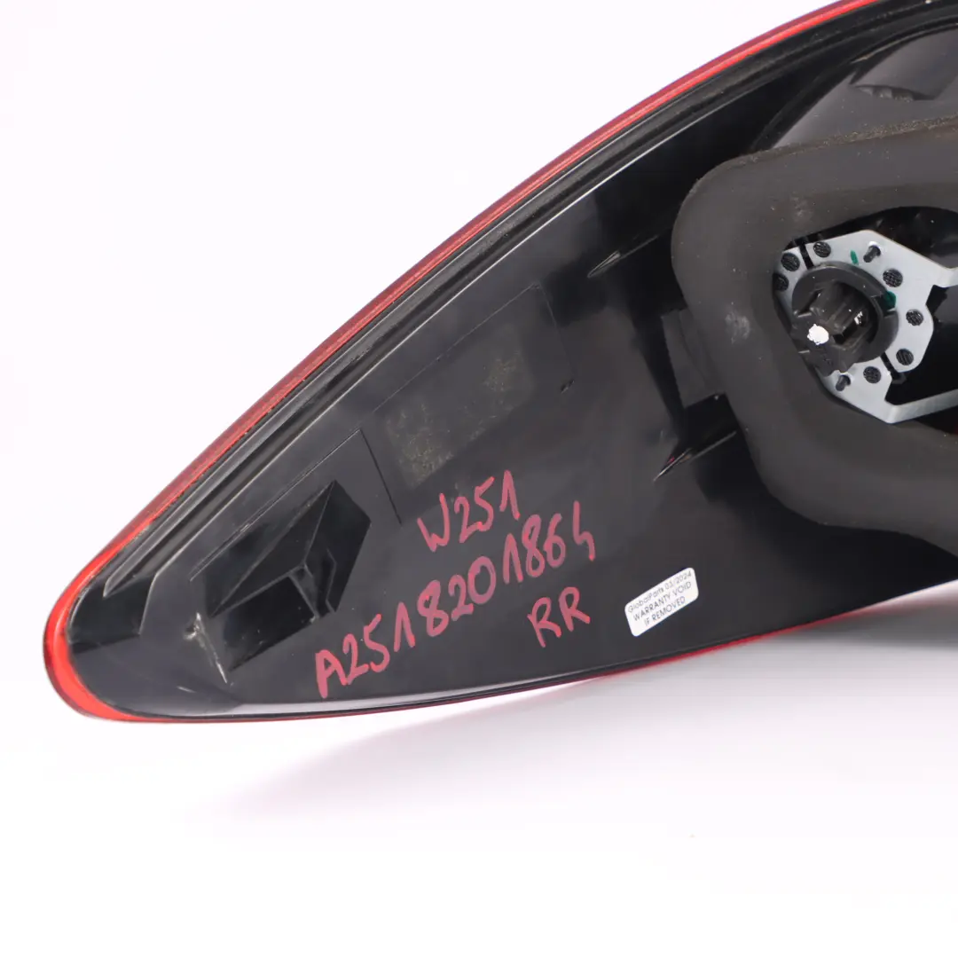 Fanale posteriore destro coda Pannello laterale per Mercedes W251 con numero di parte A2518201864 Mercedes W251 Fanale posteriore destro coda Pannello laterale - SKU A2518201864 - Numero di parte A2518201864