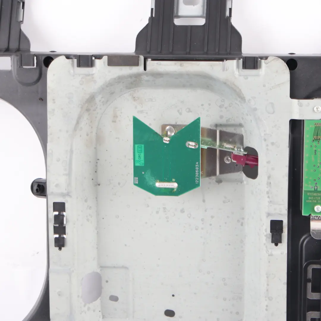 Mercedes ML W164 Roof Aerial Radio Antenna Amplifier Unit - SKU A2518202275 - Part number A2518202275