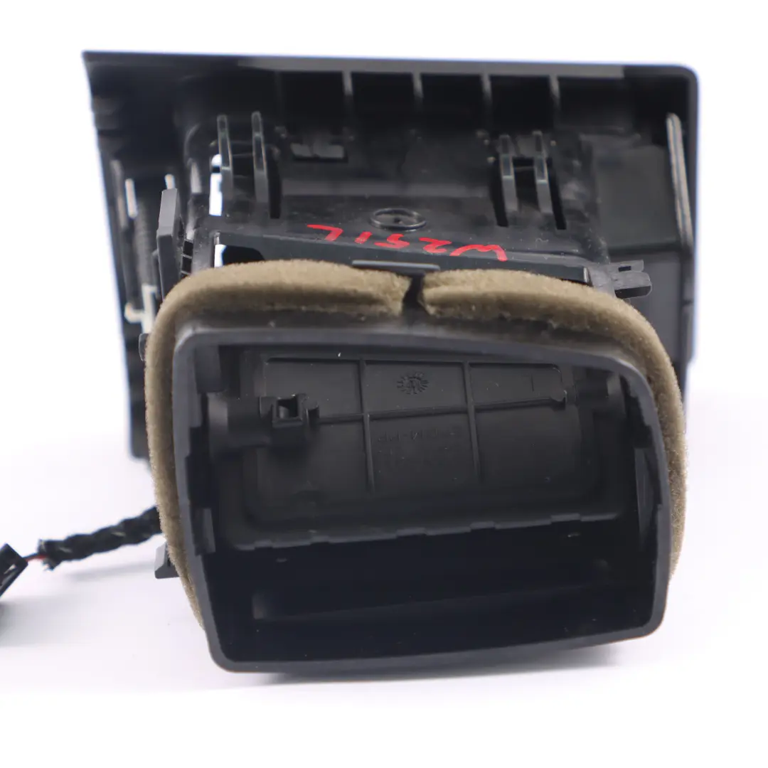 Dashboard Luftauslass vorne links Düse Kühlergrill für Mercedes W251 mit Teilenummer A2518300154 Mercedes W251 Dashboard Luftauslass vorne links Düse Kühlergrill - SKU A2518300154 - Teilenummer A2518300154