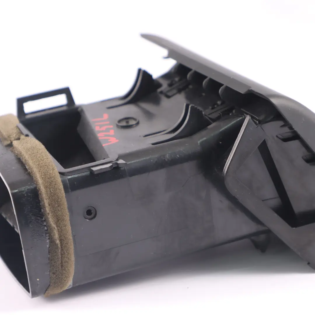 Dashboard Luftauslass vorne links Düse Kühlergrill für Mercedes W251 mit Teilenummer A2518300154 Mercedes W251 Dashboard Luftauslass vorne links Düse Kühlergrill - SKU A2518300154 - Teilenummer A2518300154