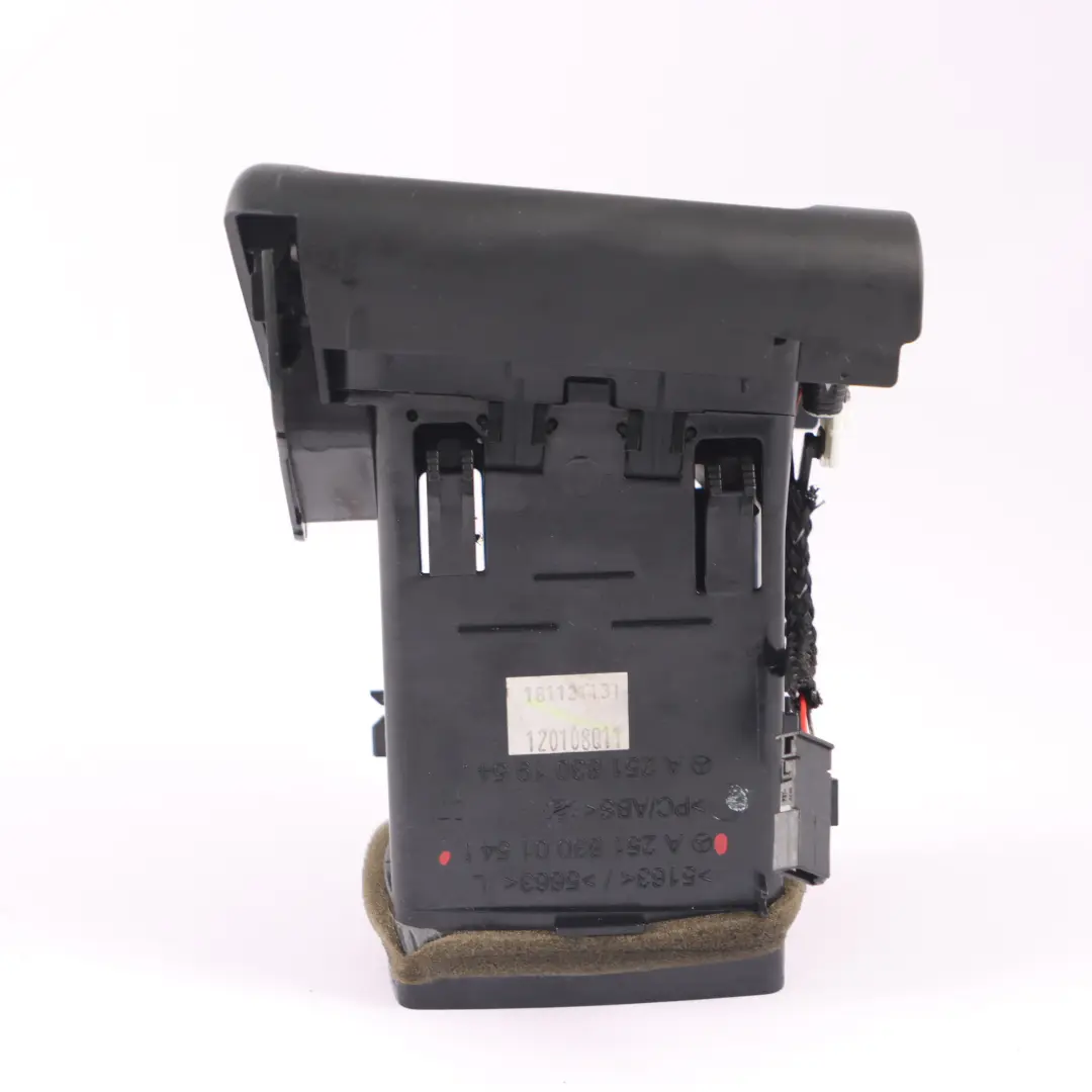 Dashboard Luftauslass vorne links Düse Kühlergrill für Mercedes W251 mit Teilenummer A2518300154 Mercedes W251 Dashboard Luftauslass vorne links Düse Kühlergrill - SKU A2518300154 - Teilenummer A2518300154