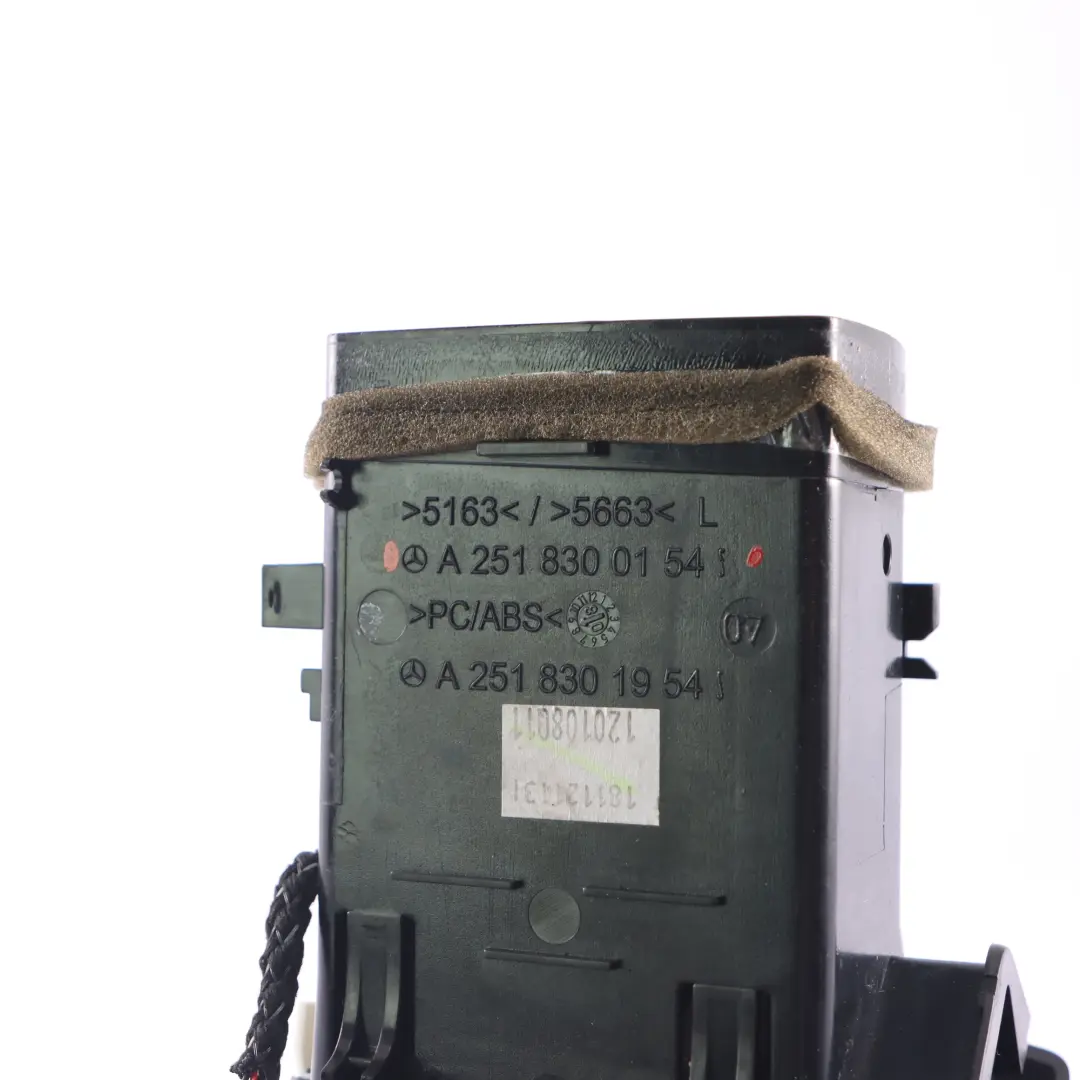 Salpicadero Aireador Delantero Izquierdo Rejilla para Mercedes W251 con número de pieza A2518300154 Mercedes W251 Salpicadero Aireador Delantero Izquierdo Rejilla - SKU A2518300154 - Número de pieza A2518300154