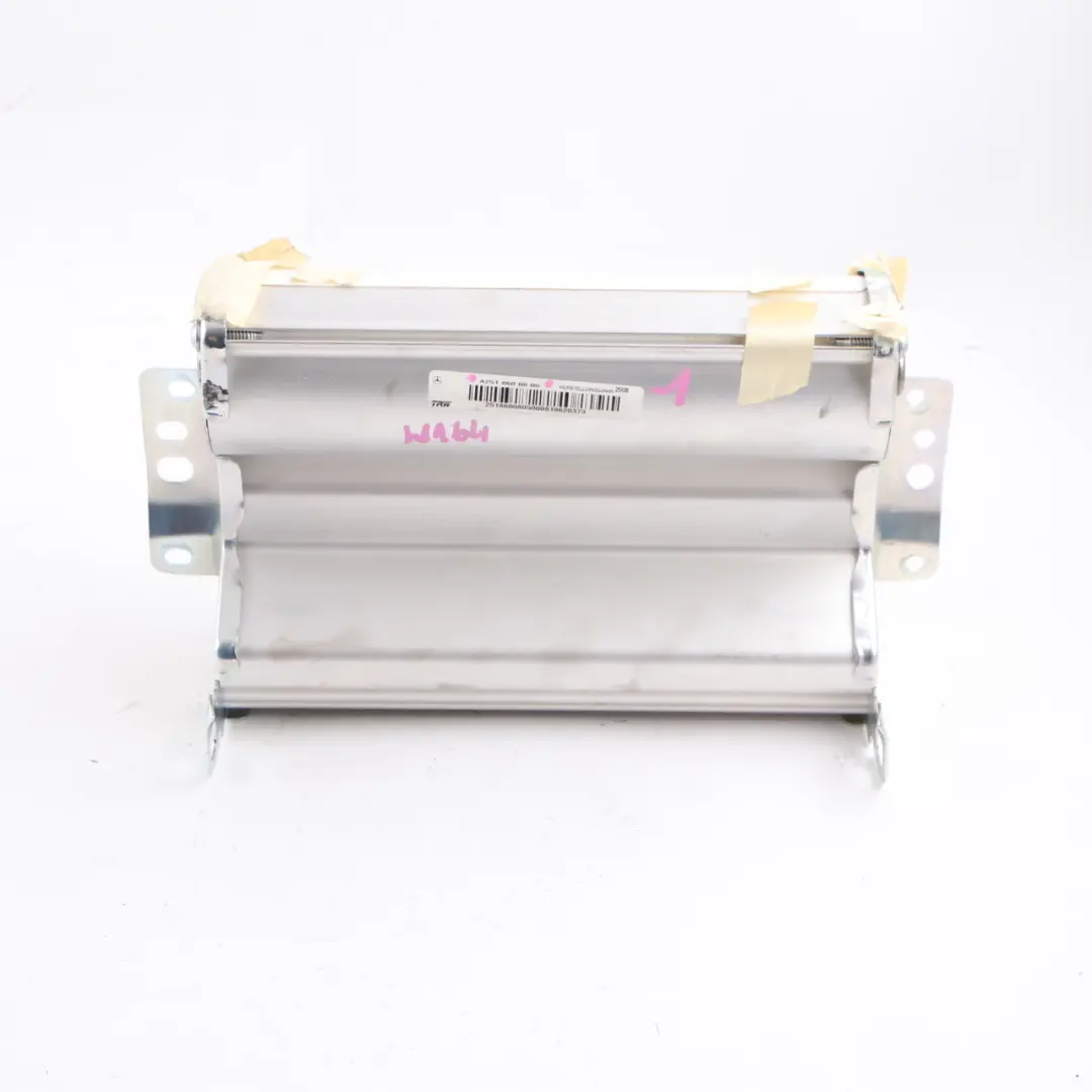 Airbag lateral pasajero Airbag frontal salpicadero para Mercedes ML W164 con número de pieza A2518600805 Mercedes ML W164 Airbag lateral pasajero Airbag frontal salpicadero - SKU A2518600805-1 - Número de pieza A2518600805