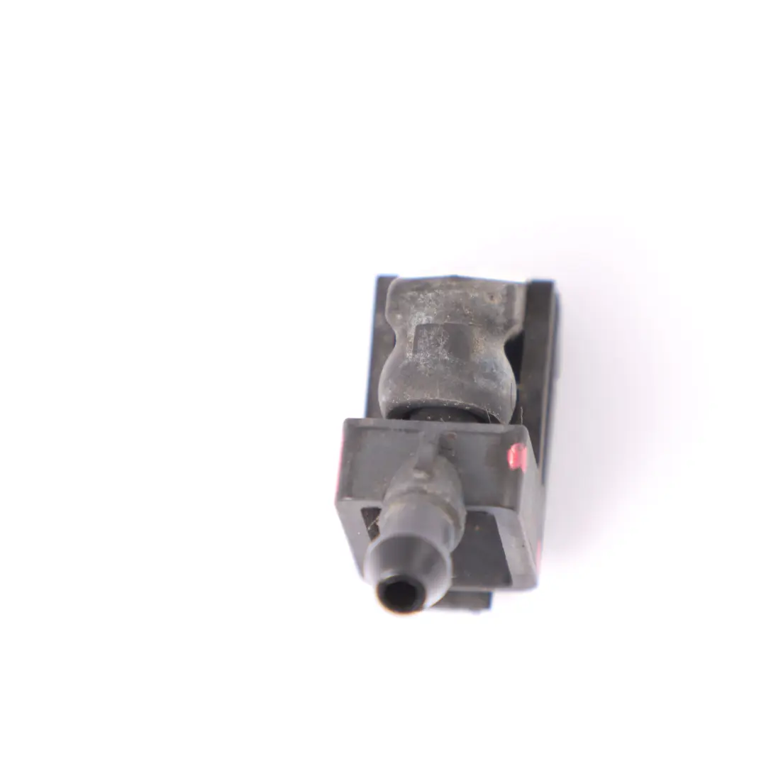 Scheibenwaschdüse Jet rechts für Mercedes W251 mit Teilenummer A2518601047 Mercedes W251 Scheibenwaschdüse Jet rechts - SKU A2518601047 - Teilenummer A2518601047