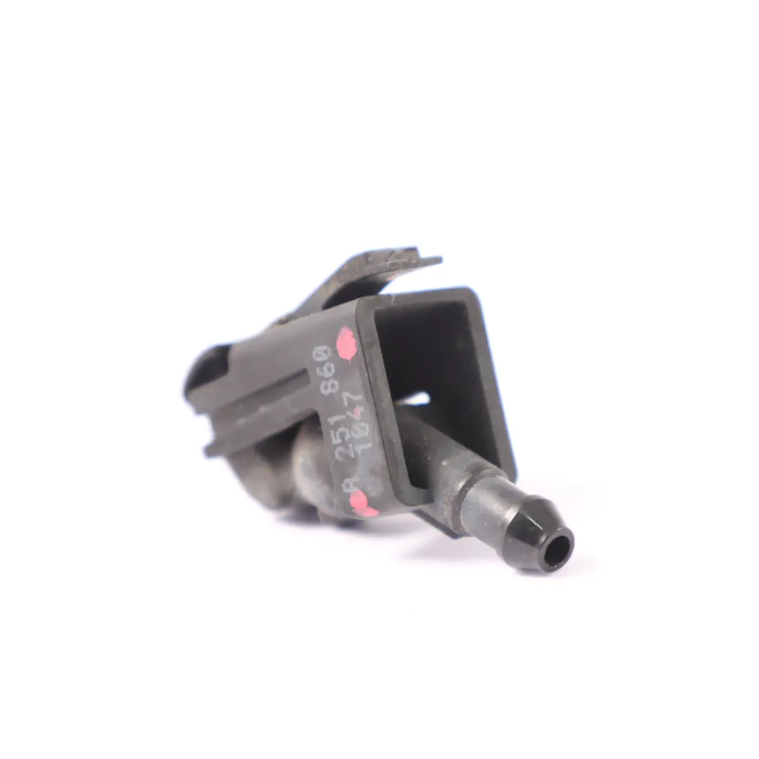 Ugello lavavetro a getto destro per Mercedes W251 con numero di parte A2518601047 Mercedes W251 Ugello lavavetro a getto destro - SKU A2518601047 - Numero di parte A2518601047
