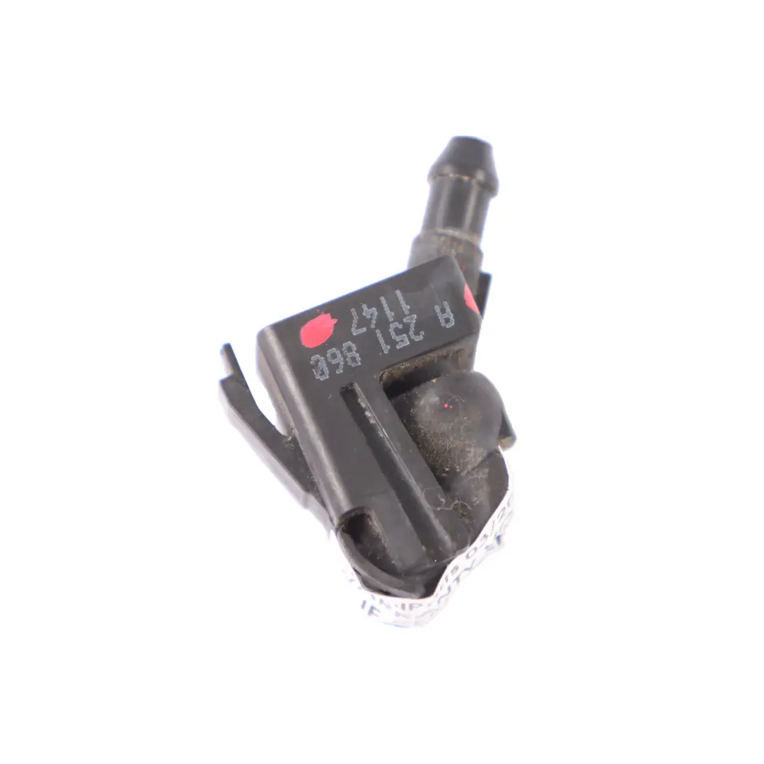 Środkowa Dysza Spryskiwacza Przedniej Szyby do Mercedes W251 o numerze A2518601147 Mercedes W251 Środkowa Dysza Spryskiwacza Przedniej Szyby - SKU A2518601147 - Numer Części A2518601147