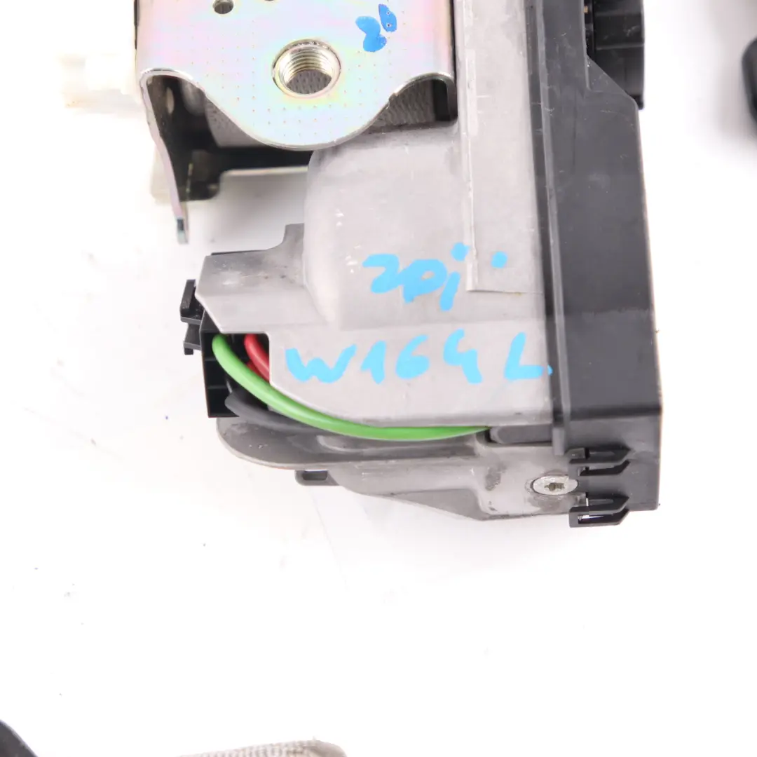 Belt Mercedes W164 Upper Front Left N/S Safety Grey to Seat with Part number A2518606385 Seat Belt Mercedes W164 Upper Front Left N/S Safety Grey - SKU A2518606385 - Part number A2518606385