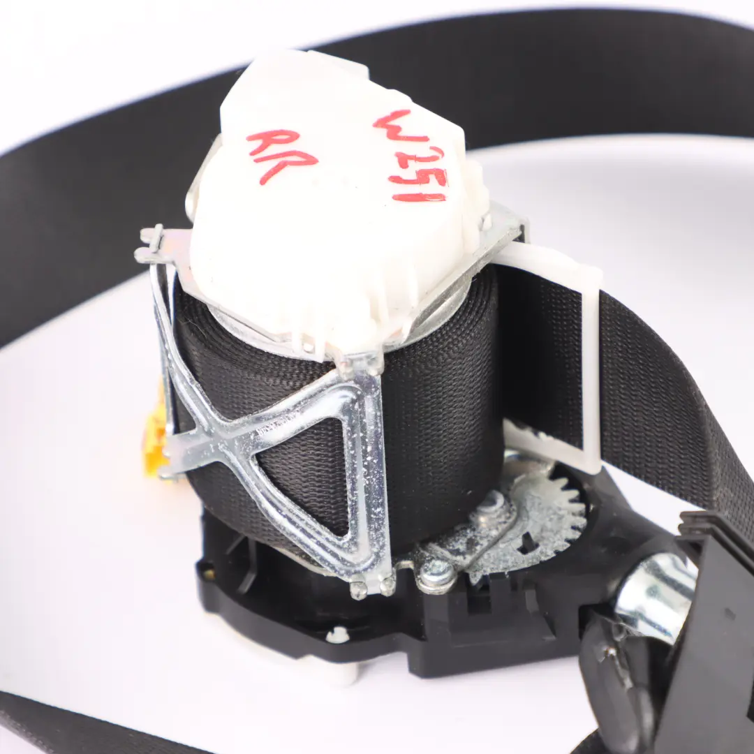Ceinture de sécurité supérieure arrière droite Noir pour Mercedes W251 à propos du numéro de pièce A2518608085 Mercedes W251 Ceinture de sécurité supérieure arrière droite Noir - SKU A2518608085 - Numéro de pièce A2518608085