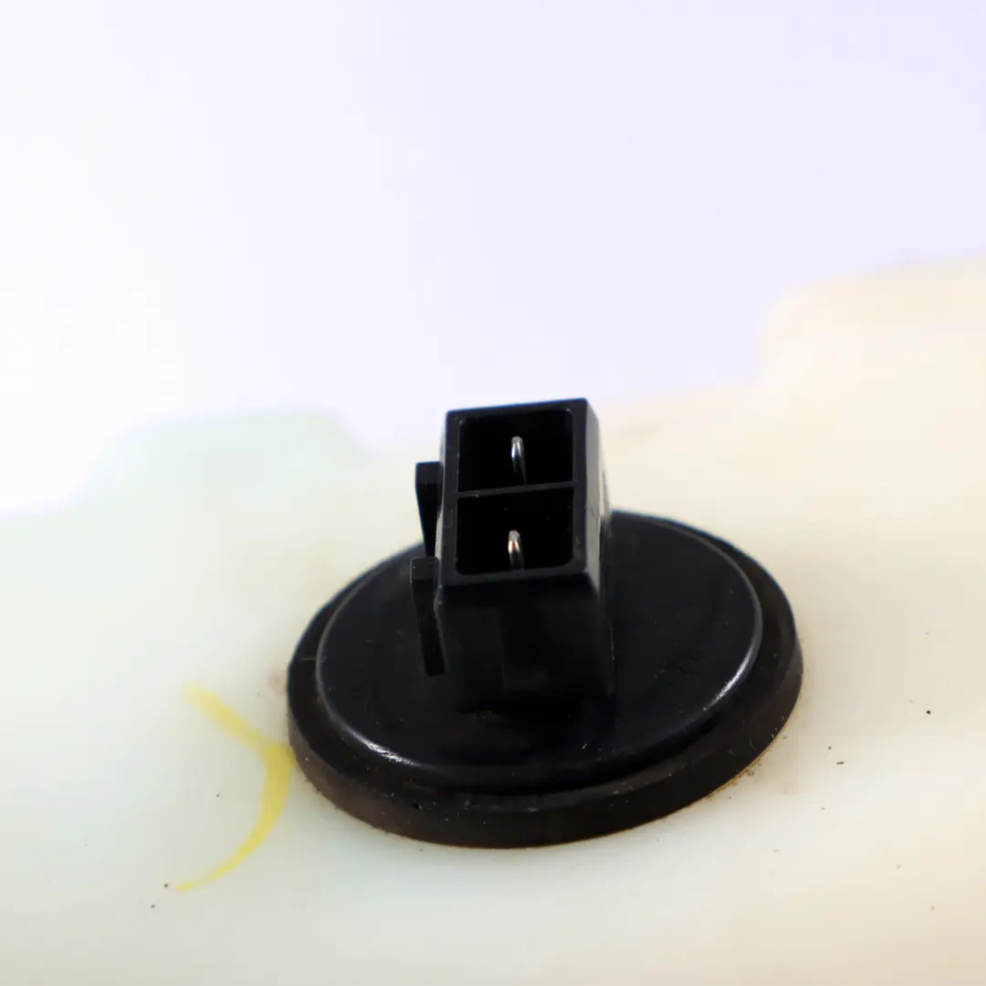 Bouteille de lave-glace Réservoir de liquide pour Mercedes W251 à propos du numéro de pièce A2518690920 Mercedes W251 Bouteille de lave-glace Réservoir de liquide - SKU A2518690920 - Numéro de pièce A2518690920