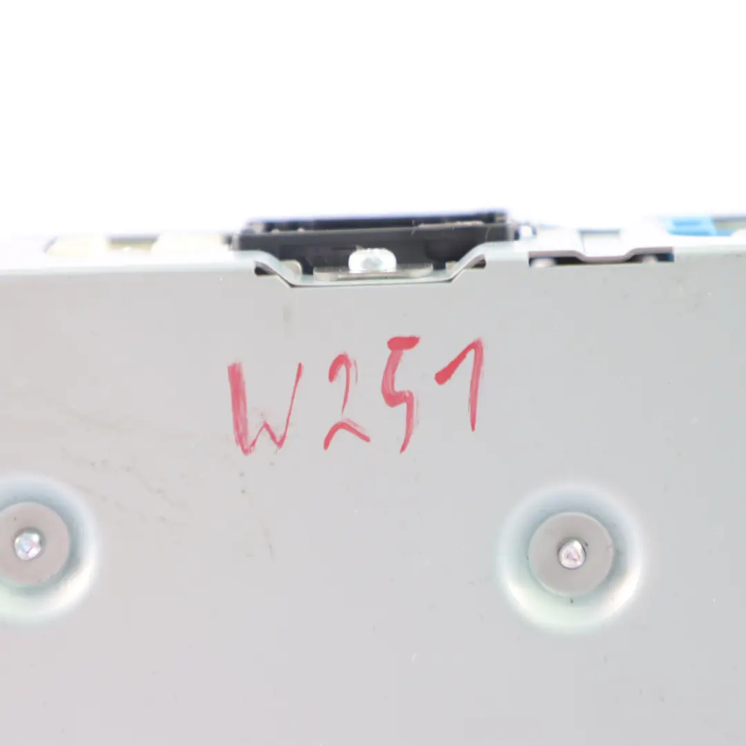 Sterownik Rozrywki Dla pasażerów z Tyłu do Mercedes W251 o numerze A2518703390 Mercedes W251 Sterownik Rozrywki Dla pasażerów z Tyłu - SKU A2518703390 - Numer Części A2518703390