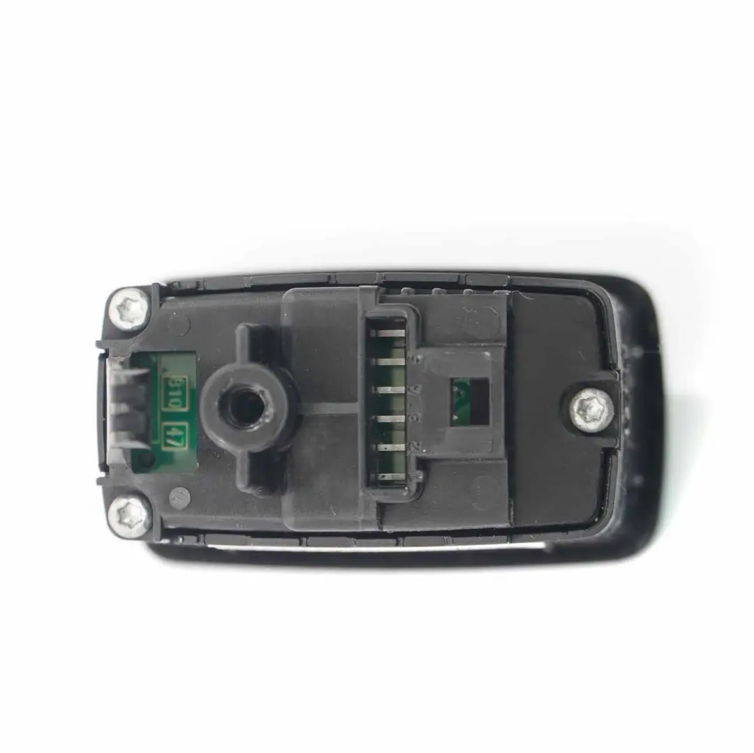 Mercedes ML W164 Interruptor maletero Botón liberación trasero - SKU A2518706310 - Número de pieza A2518706310