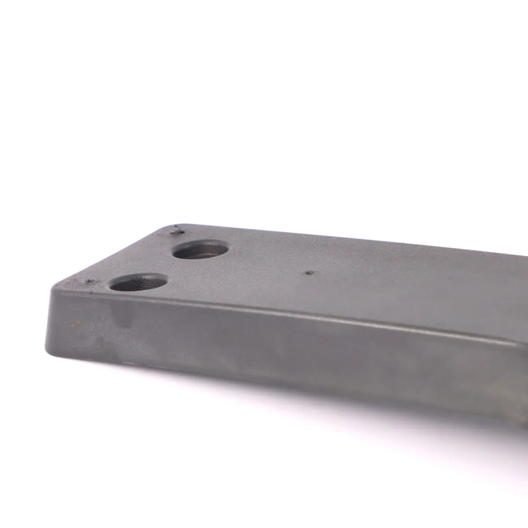 Ramka Listwa Tablicy Pod Tablicę Przód do Mercedes W251 o numerze A2518850581 Mercedes W251 Ramka Listwa Tablicy Pod Tablicę Przód - SKU A2518850581 - Numer Części A2518850581