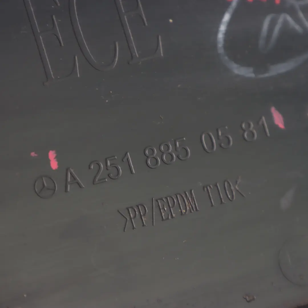 Soporte de matrícula parachoques delantero Mercedes W251 para con número de pieza A2518850581 Soporte de matrícula parachoques delantero Mercedes W251 - SKU A2518850581 - Número de pieza A2518850581