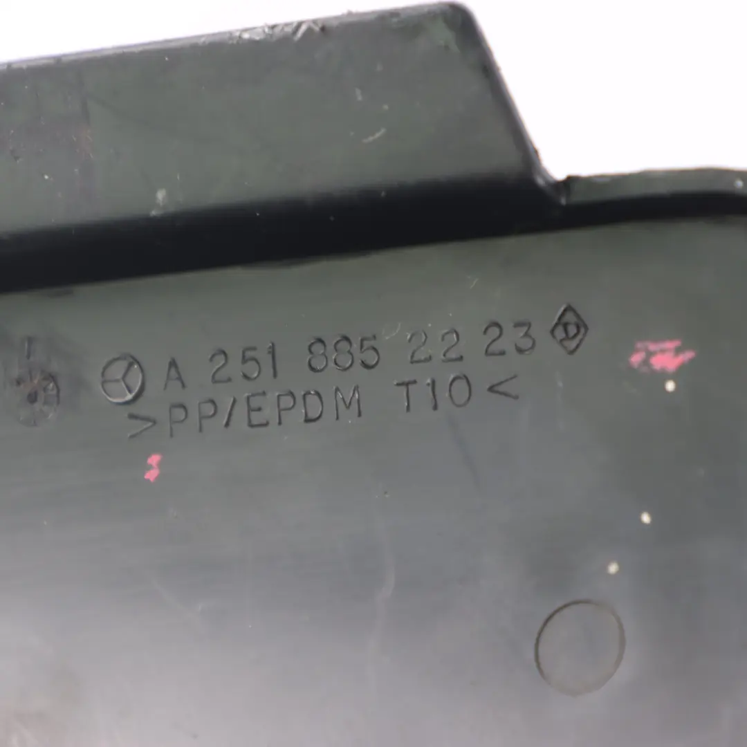 Zaślepka Zderzaka Haka Holowniczego Tył do Mercedes W251 o numerze A2518852223 Mercedes W251 Zaślepka Zderzaka Haka Holowniczego Tył - SKU A2518852223 - Numer Części A2518852223