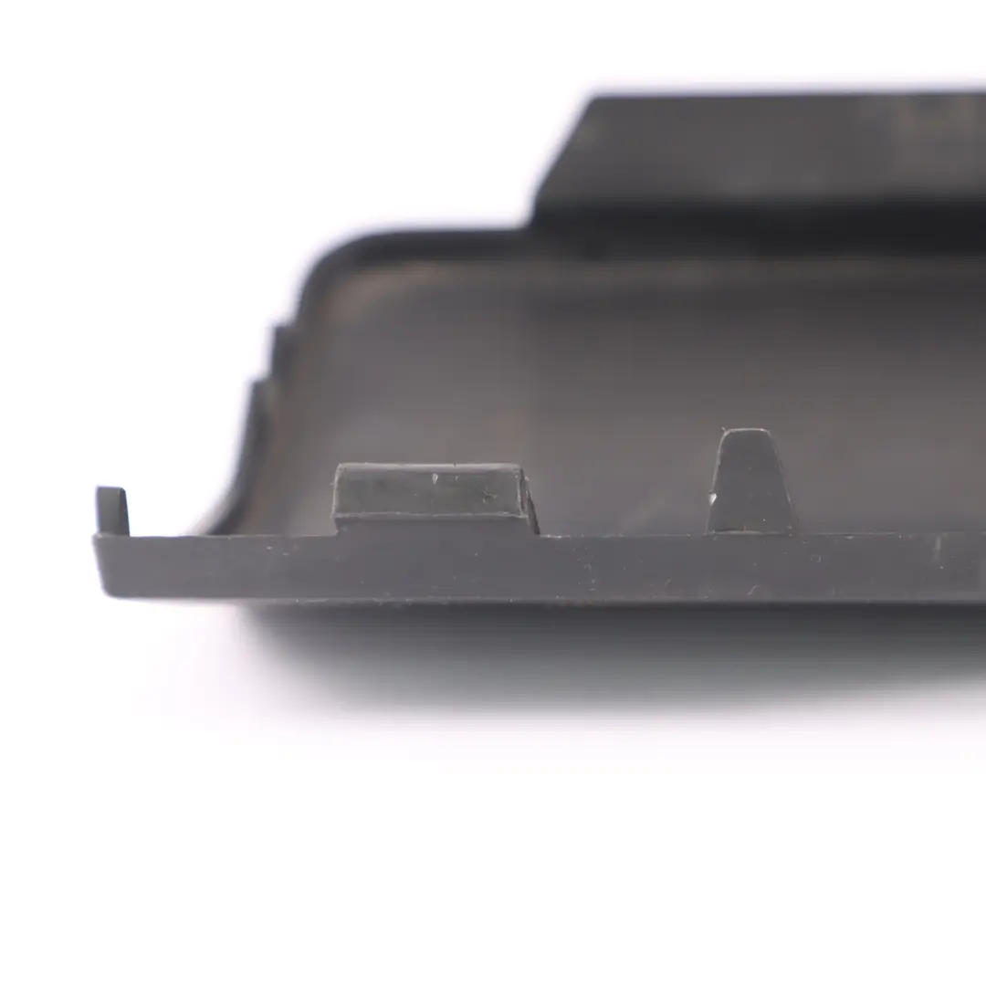 Gancho remolque Ojo Cubierta Parachoques trasero Flap para Mercedes W251 con número de pieza A2518852223 Mercedes W251 Gancho remolque Ojo Cubierta Parachoques trasero Flap - SKU A2518852223 - Número de pieza A2518852223