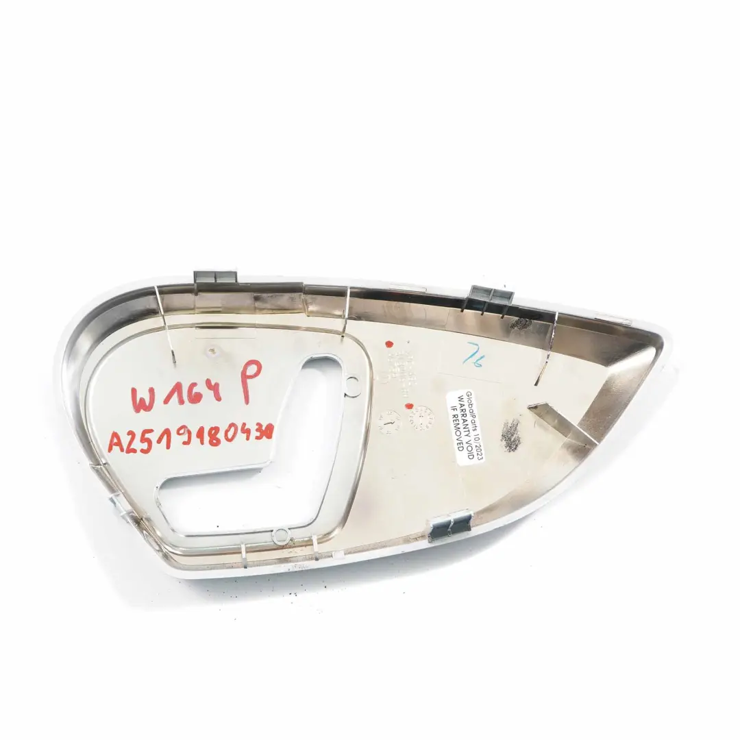 Osłona Sterowania Fotela Przód Prawa do Mercedes W164 o numerze A2519180430 Mercedes W164 Osłona Sterowania Fotela Przód Prawa - SKU A2519180430 - Numer Części A2519180430