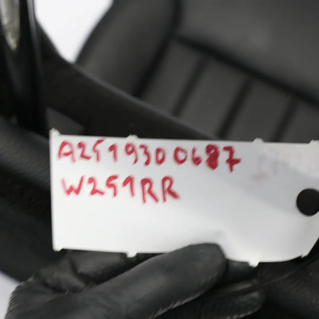 Mercedes W251 Asiento Trasero Revestimiento Derecho Imitación Cuero Negro - SKU A2519300687 - Número de pieza A2519300687