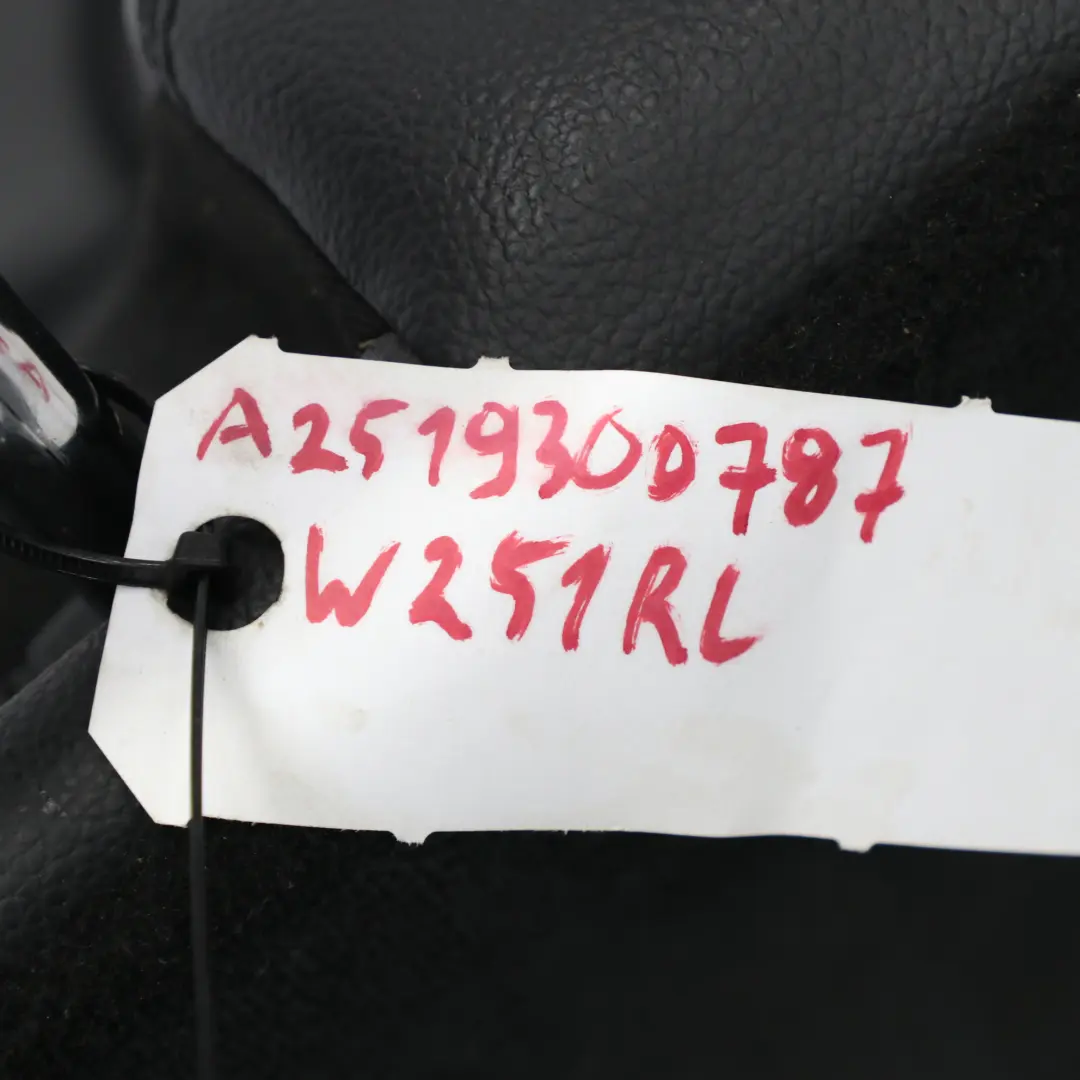 Asiento Trasero Revestimiento Izquierdo Imitación Cuero Negro para Mercedes W251 con número de pieza A2519300787 Mercedes W251 Asiento Trasero Revestimiento Izquierdo Imitación Cuero Negro - SKU A2519300787 - Número de pieza A2519300787