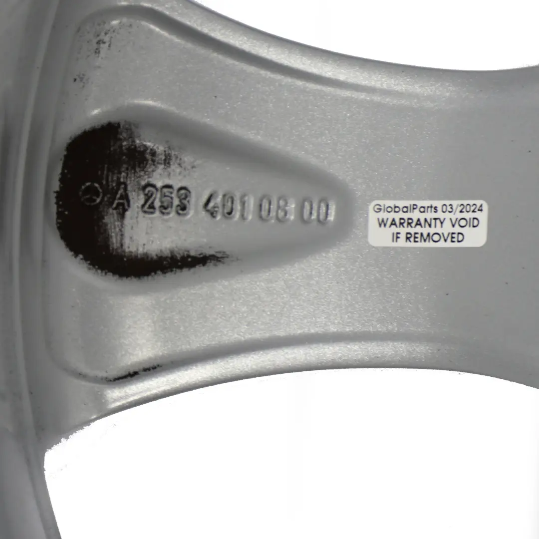 Jante en alliage léger argenté 18" ET:38 8J pour Mercedes X253 à propos du numéro de pièce A2534010800 Mercedes X253 Jante en alliage léger argenté 18" ET:38 8J - SKU A2534010800-2 - Numéro de pièce A2534010800