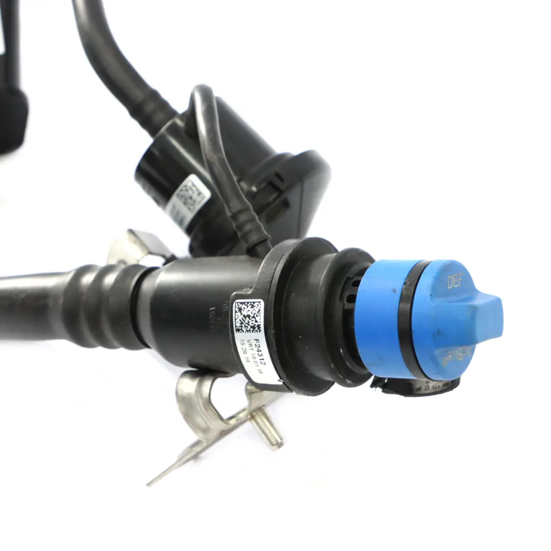 Tubo di riempimento dell'AdBlue Mercedes W253 Diesel OM651 per con numero di parte A2534708800 Tubo di riempimento dell'AdBlue Mercedes W253 Diesel OM651 - SKU A2534708800 - Numero di parte A2534708800