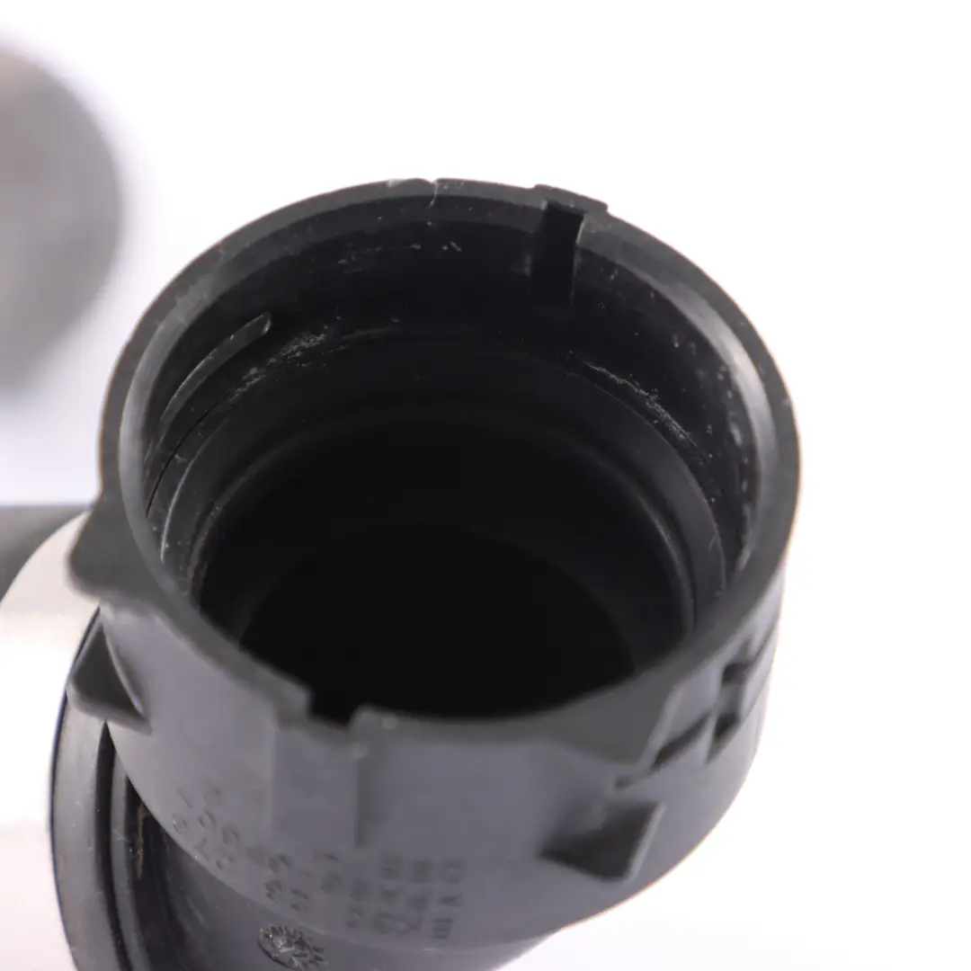 Tuyau d'eau refroidissement du moteur pour Mercedes X253 à propos du numéro de pièce A2535019282 Mercedes X253 Tuyau d'eau refroidissement du moteur - SKU A2535019282 - Numéro de pièce A2535019282