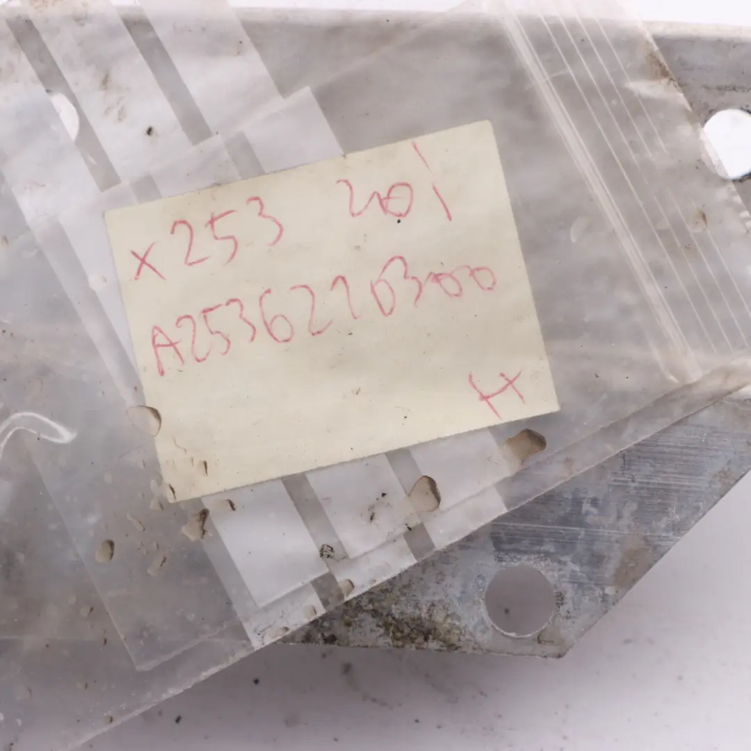 Wzmocnienie Pasa Przedniego Przód do Mercedes W213 X253 o numerze A2536210300 Mercedes W213 X253 Wzmocnienie Pasa Przedniego Przód - SKU A2536210300 - Numer Części A2536210300