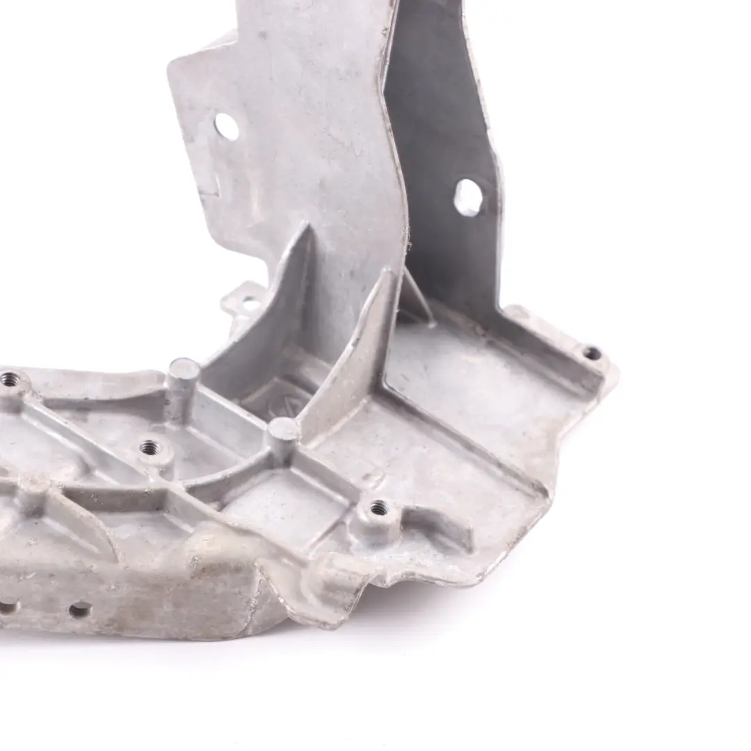 Mocowanie Wspornik Pasa Lewy Przód do Mercedes W213 X253 o numerze A2536210600 Mercedes W213 X253 Mocowanie Wspornik Pasa Lewy Przód - SKU A2536210600 - Numer Części A2536210600