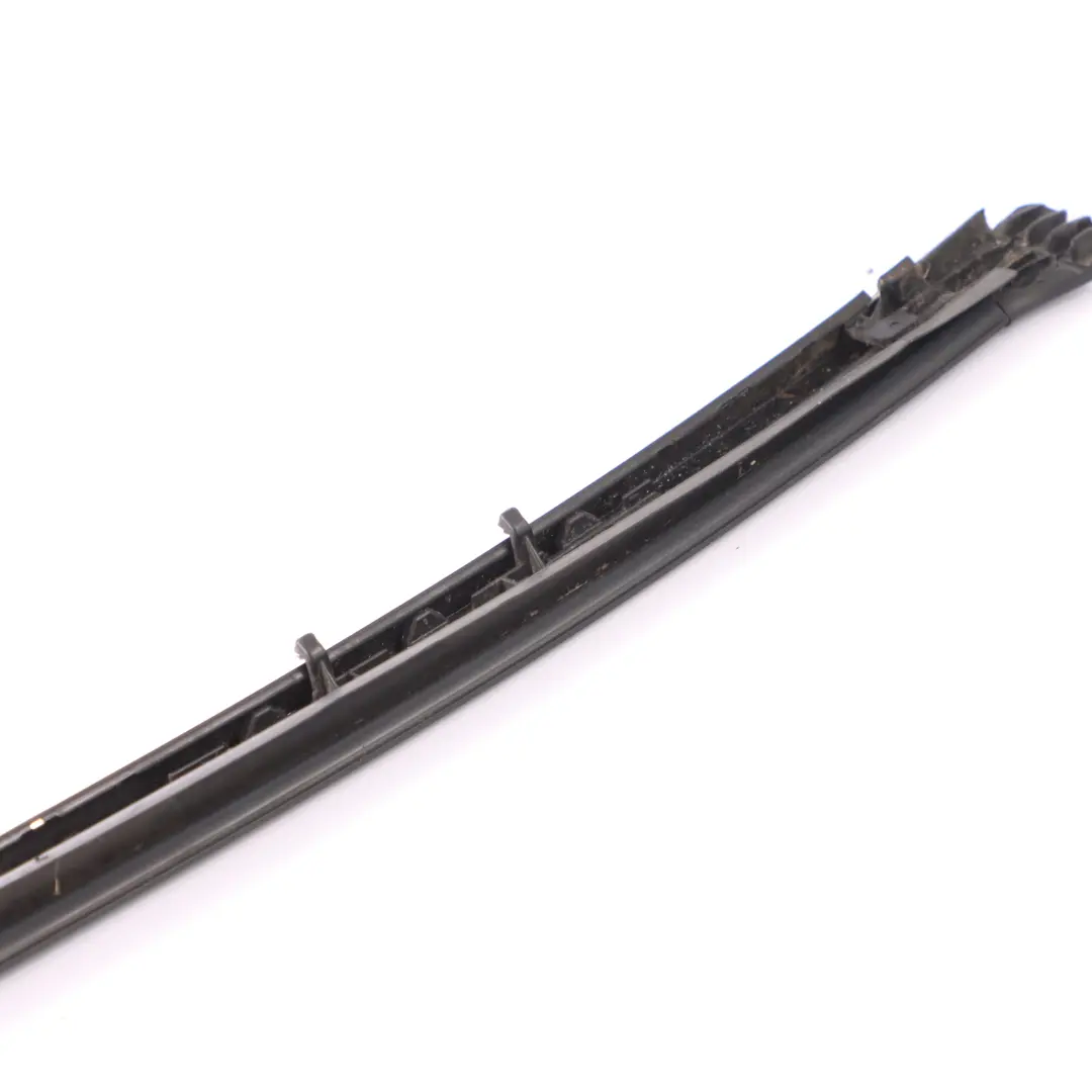 Mercedes GLC W251 Joint déflecteur d'eau avant gauche - SKU A2536905900 - Numéro de pièce A2536905900