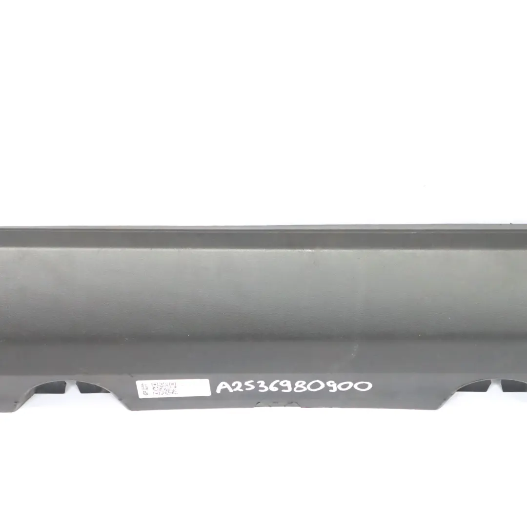 Faldón lateral Tapa umbral puerta Derecha Imprimado para Mercedes GLC X253 con número de pieza A2536980900 Mercedes GLC X253 Faldón lateral Tapa umbral puerta Derecha Imprimado - SKU A2536980900 - Número de pieza A2536980900