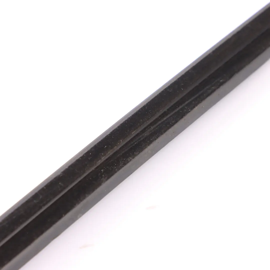 Listwa Uszczelka Drzwi Prawy Przód do Mercedes X253 o numerze A2537252601 Mercedes X253 Listwa Uszczelka Drzwi Prawy Przód - SKU A2537252601 - Numer Części A2537252601