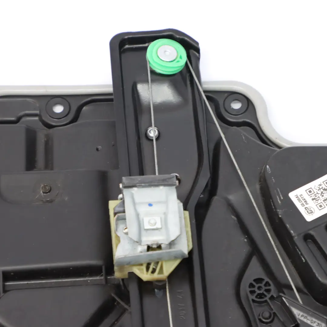 Supporto scheda porta posteriore destro Regolatore alzacristalli per Mercedes W246 con numero di parte A2537308002 Mercedes W246 Supporto scheda porta posteriore destro Regolatore alzacristalli - SKU A2537308002 - Numero di parte A2537308002