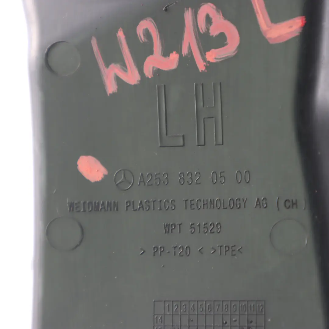W253 Copertura vano motore Scarico acqua sinistra per Mercedes W213 con numero di parte A2538320500 Mercedes W213 W253 Copertura vano motore Scarico acqua sinistra - SKU A2538320500 - Numero di parte A2538320500