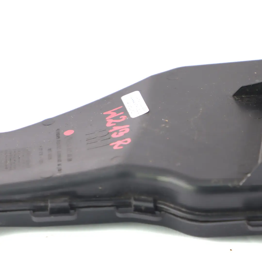 Mercedes W213 W253 Cubierta del motor Drenaje de agua derecha - SKU A2538320600 - Número de pieza A2538320600