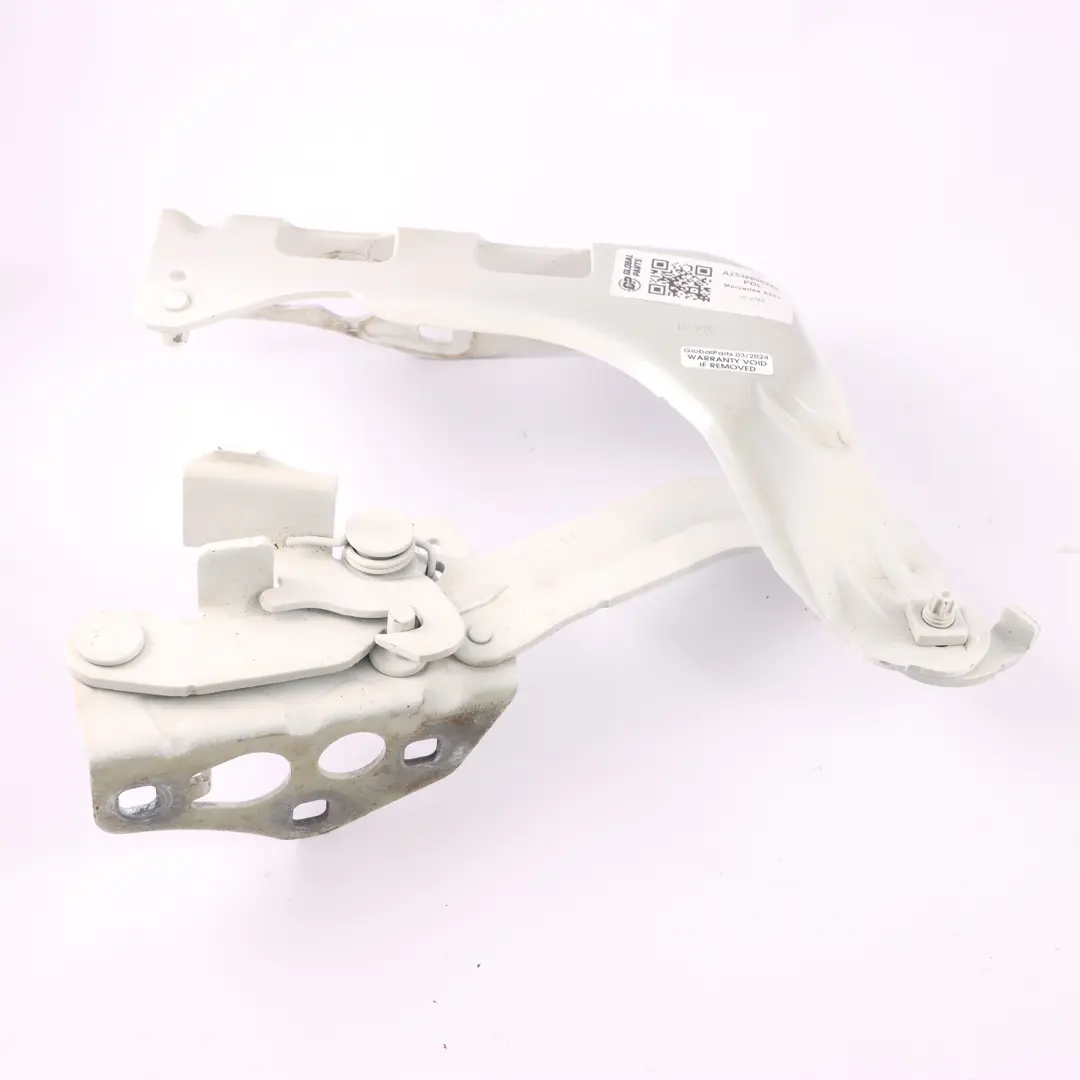 Cerniera cofano motore destra Bianco Polare - 149 per Mercedes X253 con numero di parte A2538800228 Mercedes X253 Cerniera cofano motore destra Bianco Polare - 149 - SKU A2538800228-POL - Numero di parte A2538800228