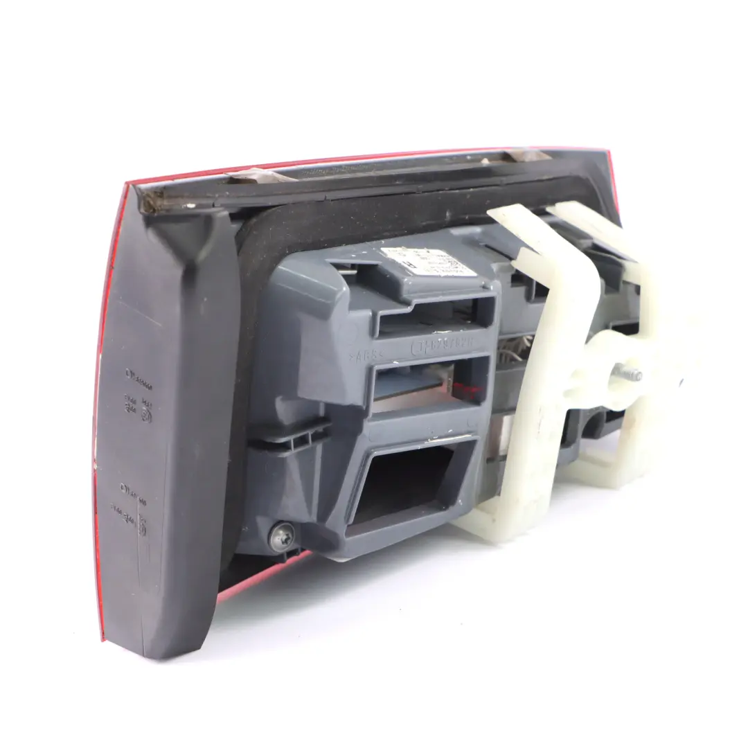 Luz trasera Mercedes X253 GLC 220d Tapa del maletero derecha Luz para con número de pieza A2539063200 Luz trasera Mercedes X253 GLC 220d Tapa del maletero derecha Luz - SKU A2539063200 - Número de pieza A2539063200