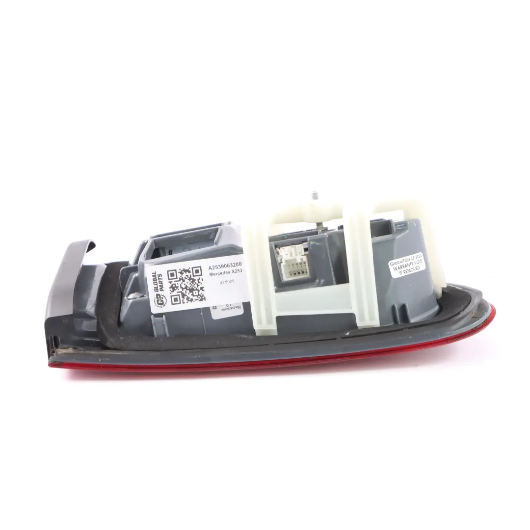 Luz trasera Mercedes X253 GLC 220d Tapa del maletero derecha Luz para con número de pieza A2539063200 Luz trasera Mercedes X253 GLC 220d Tapa del maletero derecha Luz - SKU A2539063200 - Número de pieza A2539063200