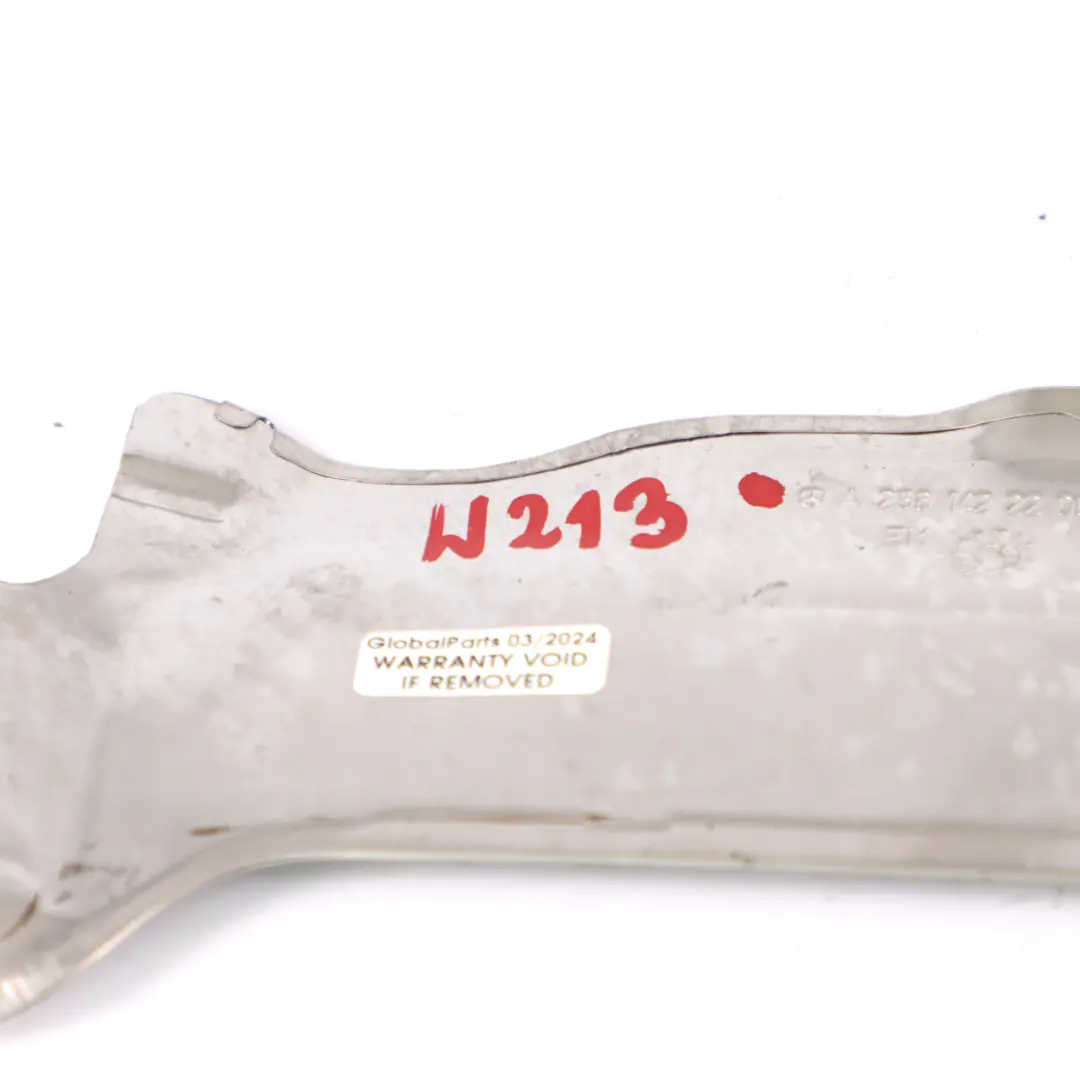 Bouclier thermique Mercedes W213 C238 M256 Plaque de blindage gauche pour à propos du numéro de pièce A2561422200 Bouclier thermique Mercedes W213 C238 M256 Plaque de blindage gauche - SKU A2561422200 - Numéro de pièce A2561422200