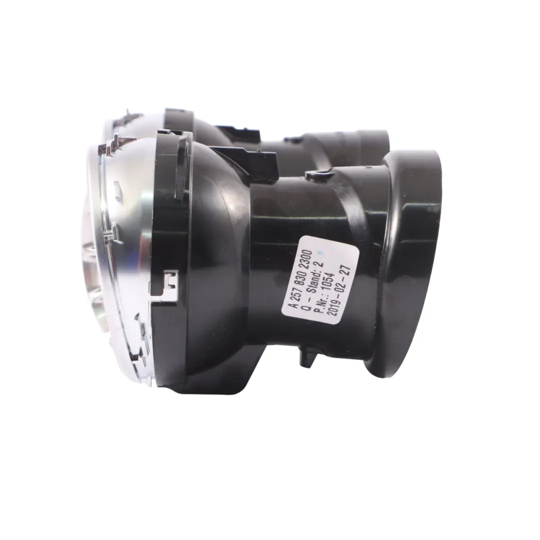 Kratka Nawiewu Przód Środek Lewa do Mercedes A238 AMG o numerze A2578302300 Mercedes A238 AMG Kratka Nawiewu Przód Środek Lewa - SKU A2578302300 - Numer Części A2578302300