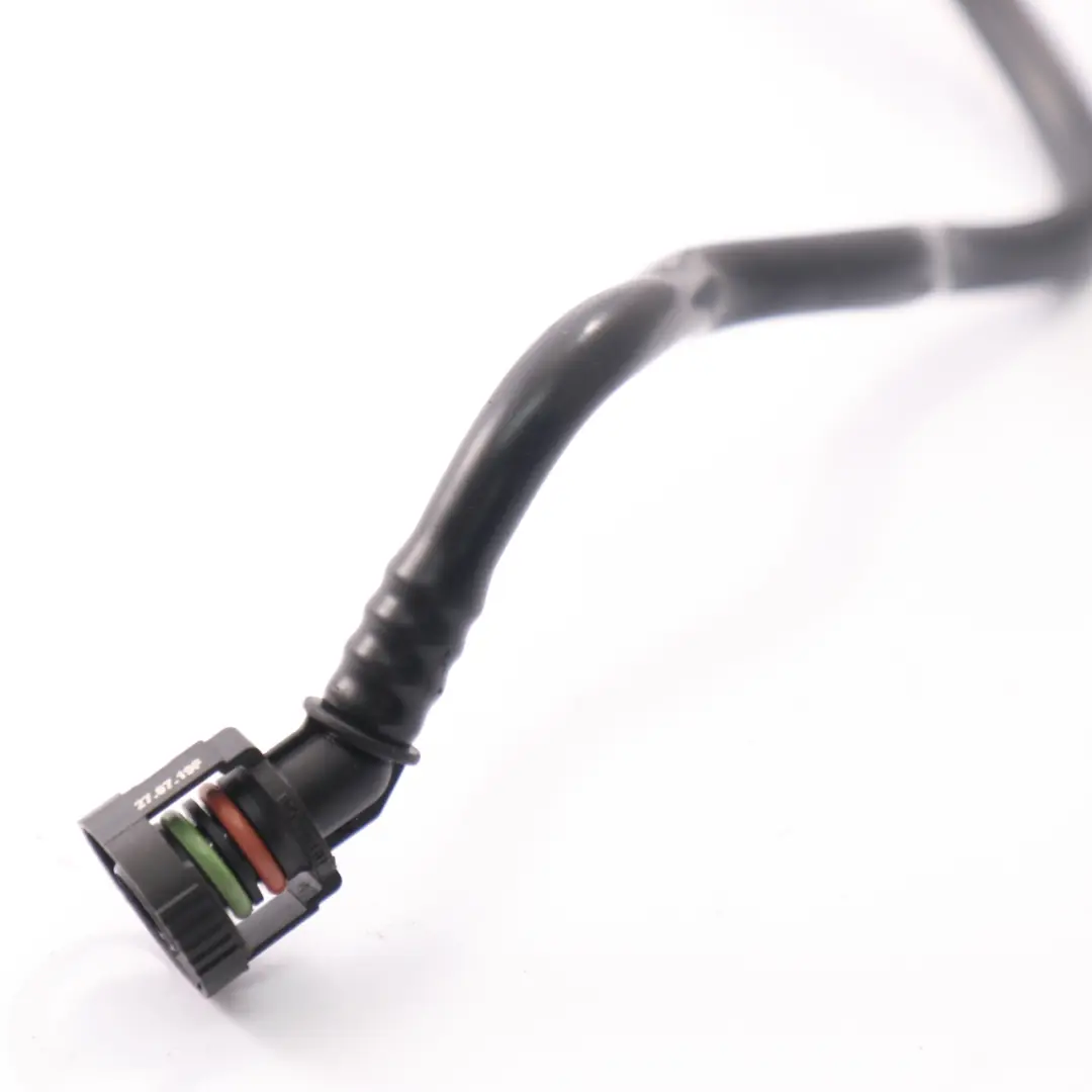 Tubo di vuoto Mercedes W177 W247 AMG Linea Tubo Ventilazione Motore per con numero di parte A2600180300 Tubo di vuoto Mercedes W177 W247 AMG Linea Tubo Ventilazione Motore - SKU A2600180300 - Numero di parte A2600180300