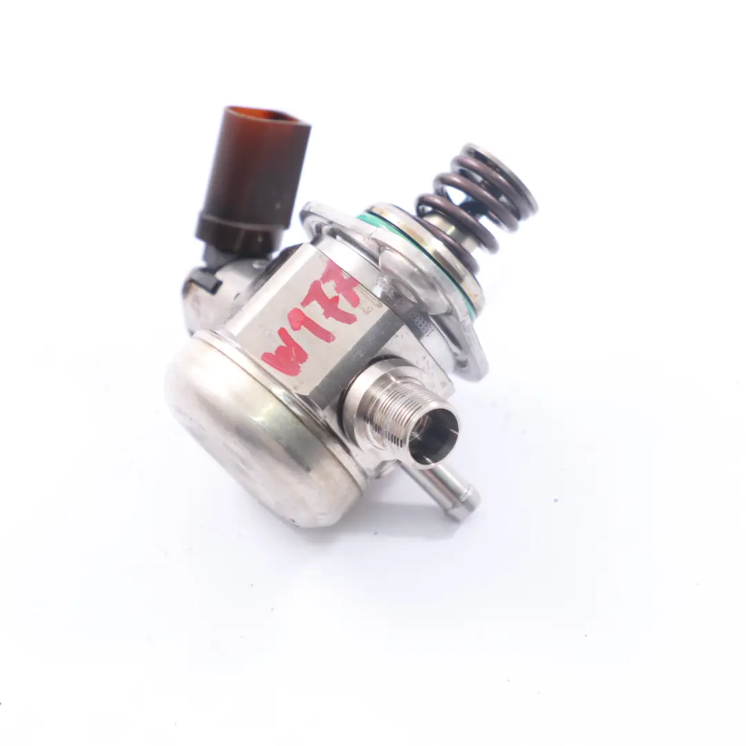 M260 Gasolina Bomba combustible Inyección alta presión para Mercedes W177 con número de pieza A2600700500 Mercedes W177 M260 Gasolina Bomba combustible Inyección alta presión - SKU A2600700500 - Número de pieza A2600700500