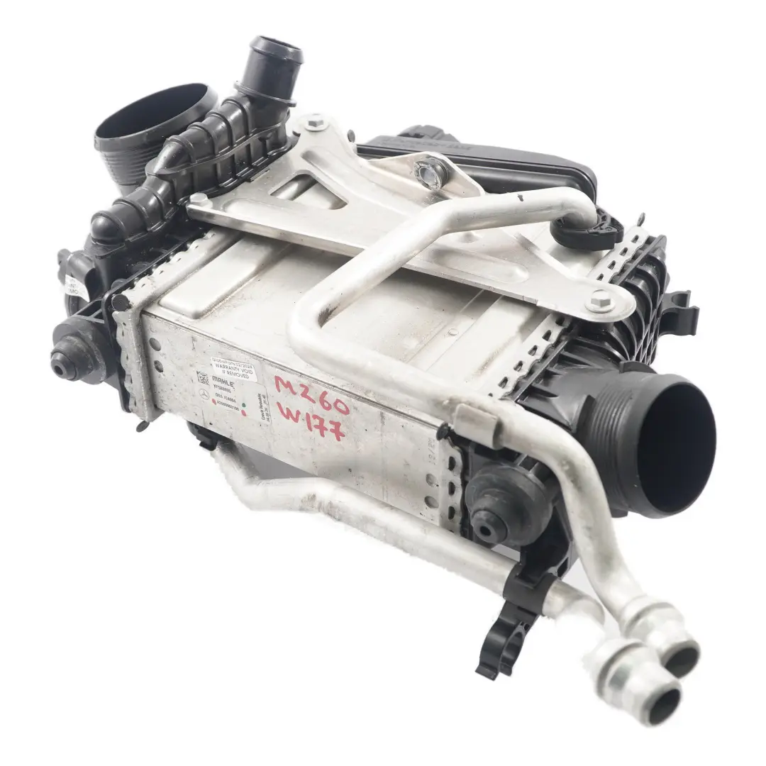M260 AMG A35 Chłodnica Powietrza Intercooler do Mercedes W177 o numerze A2600903100 Mercedes W177 M260 AMG A35 Chłodnica Powietrza Intercooler - SKU A2600903100 - Numer Części A2600903100