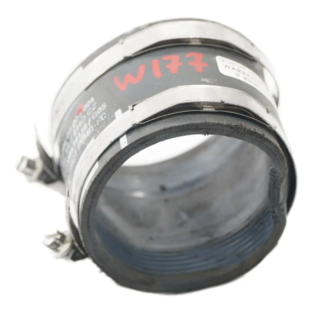 M260 Tubo aspirazione aria Intercooler Tubo carica per Mercedes W177 con numero di parte A2600940000 Mercedes W177 M260 Tubo aspirazione aria Intercooler Tubo carica - SKU A2600940000 - Numero di parte A2600940000